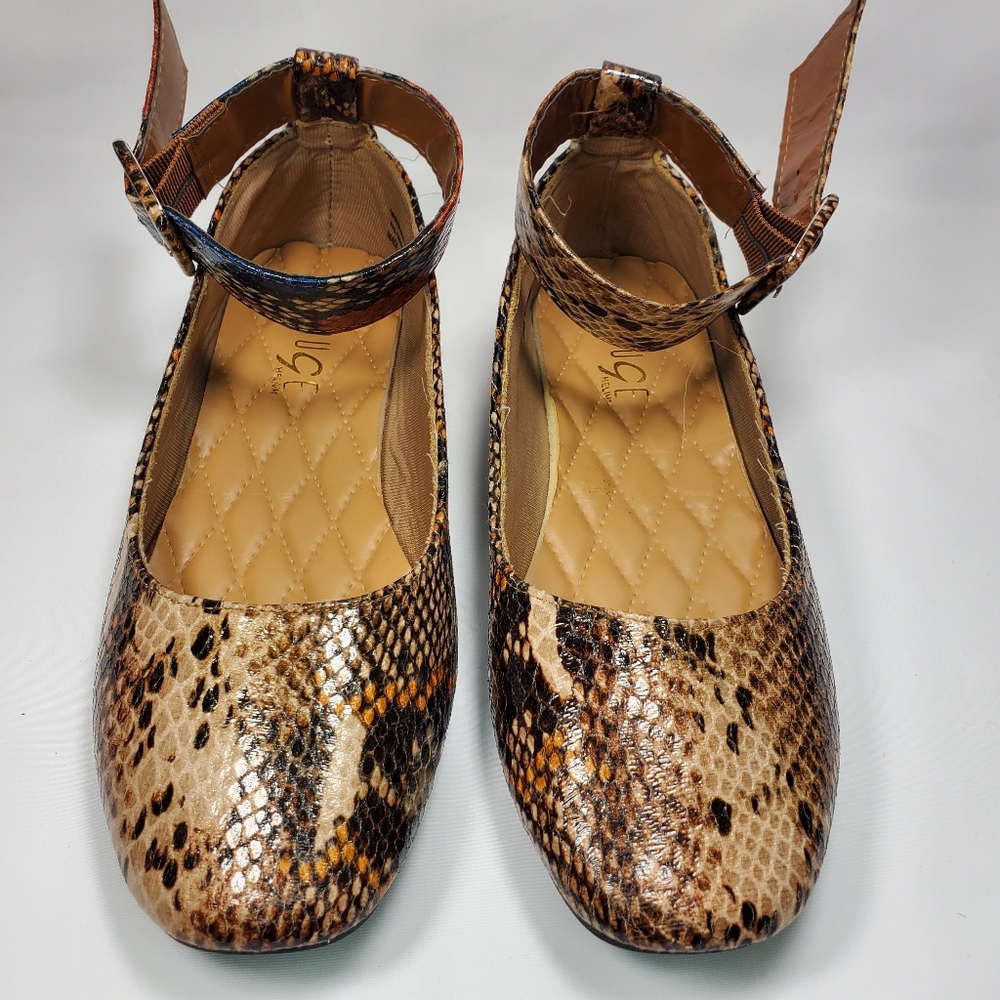 PreLoved Rouge Helium Flats - Size 7 - Animal Print
